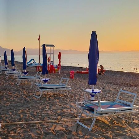 Home La Palmetta Campofelice Di Roccella Εξωτερικό φωτογραφία