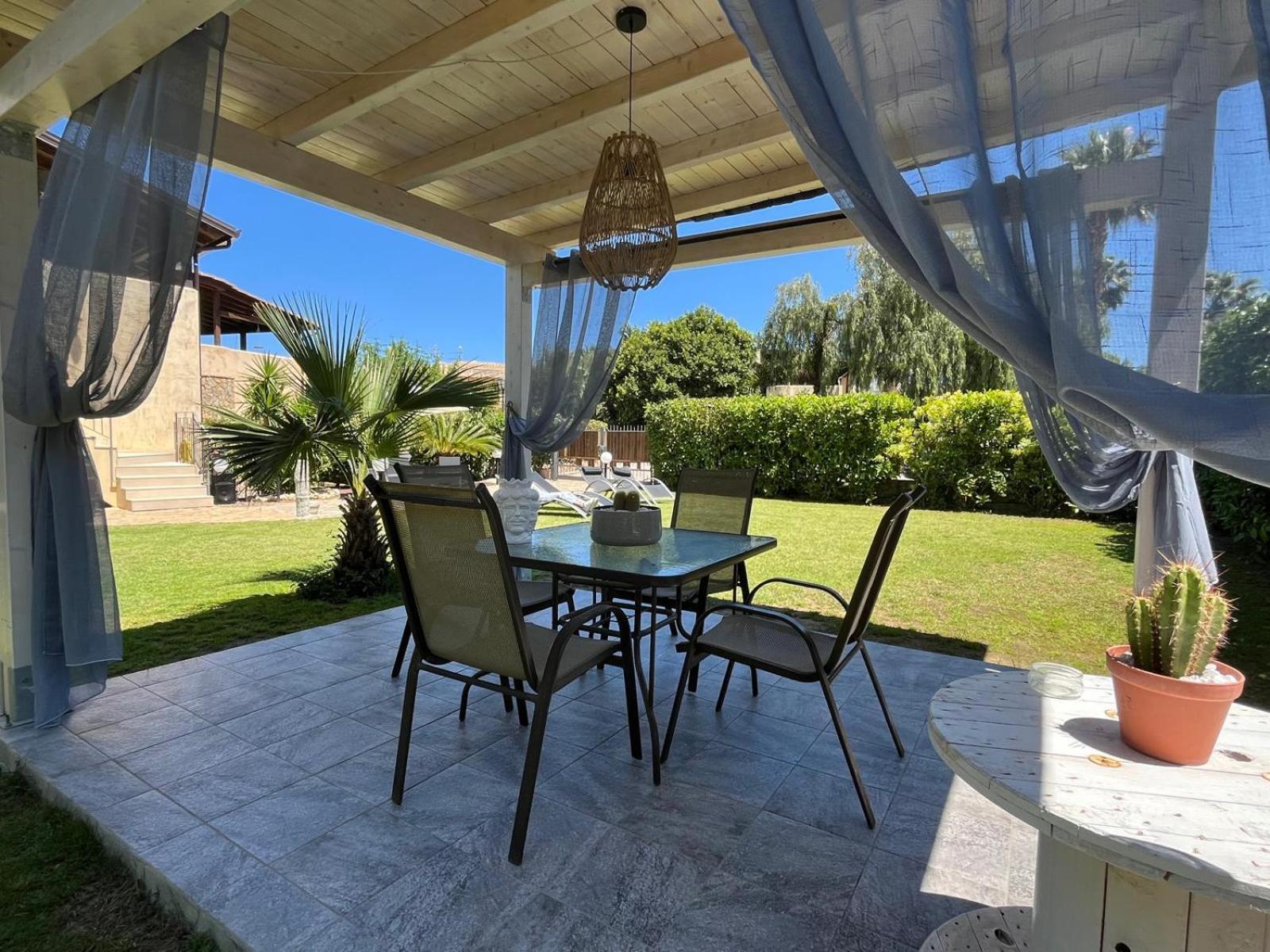 Home La Palmetta Campofelice Di Roccella Εξωτερικό φωτογραφία